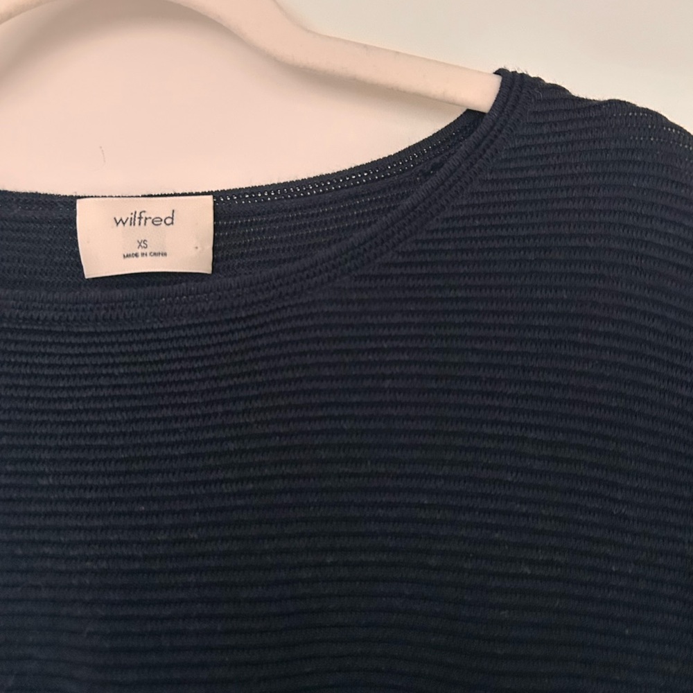 ARITZIA Wilfred Blanchard Sweater
Dark Blue Crew Neck Linen Blend - Picture 10 of 12